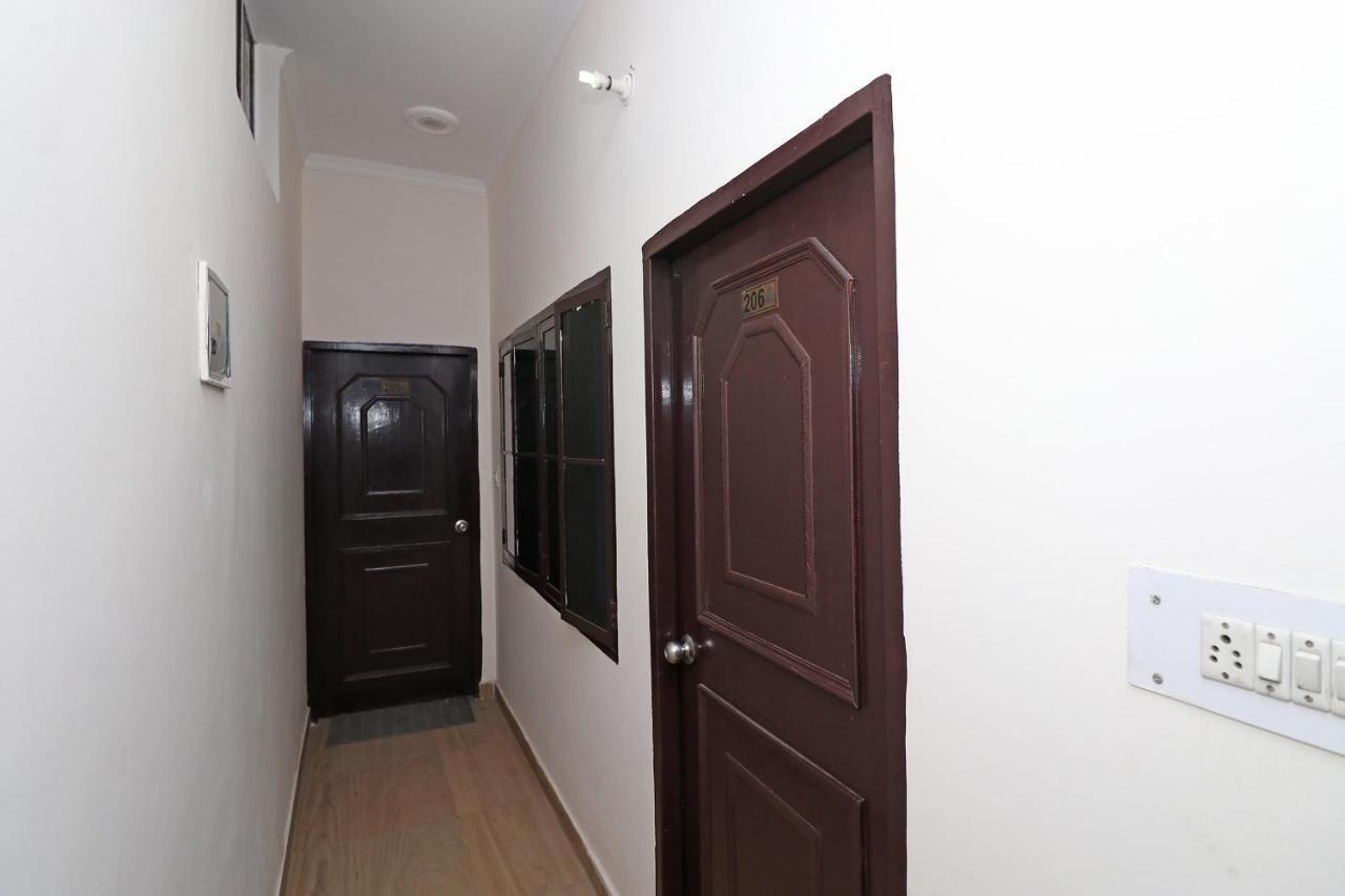Oyo 27750 Bhagwati Residency Hotell Mirzāpur Exteriör bild