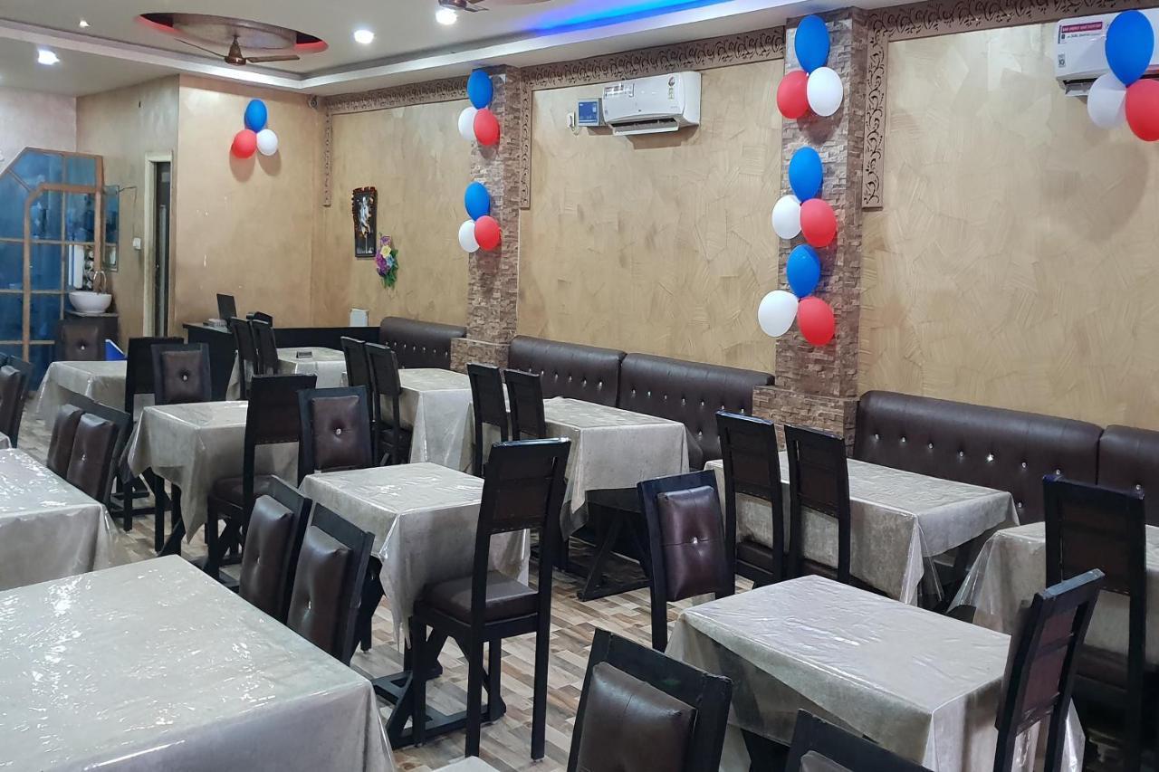 Oyo 27750 Bhagwati Residency Hotell Mirzāpur Exteriör bild