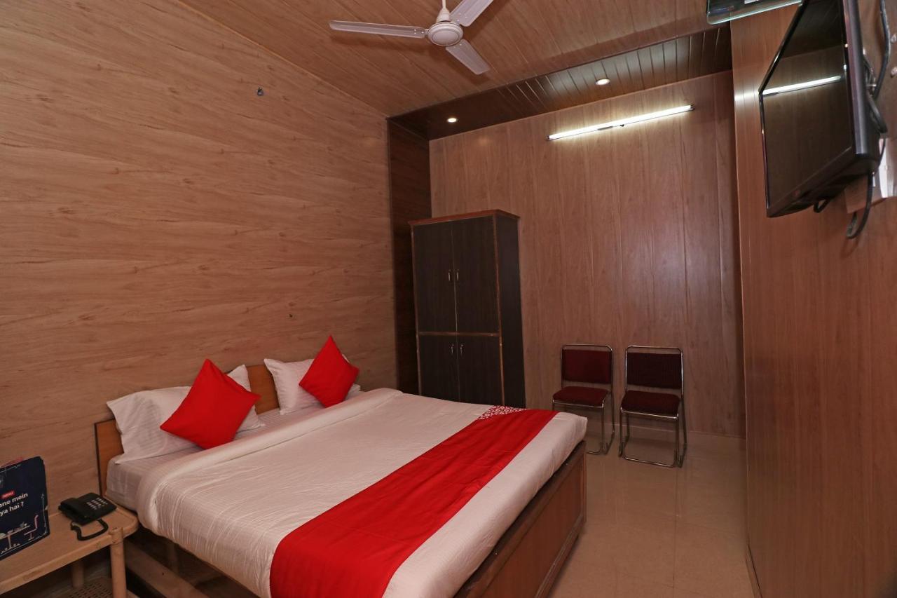 Oyo 27750 Bhagwati Residency Hotell Mirzāpur Exteriör bild