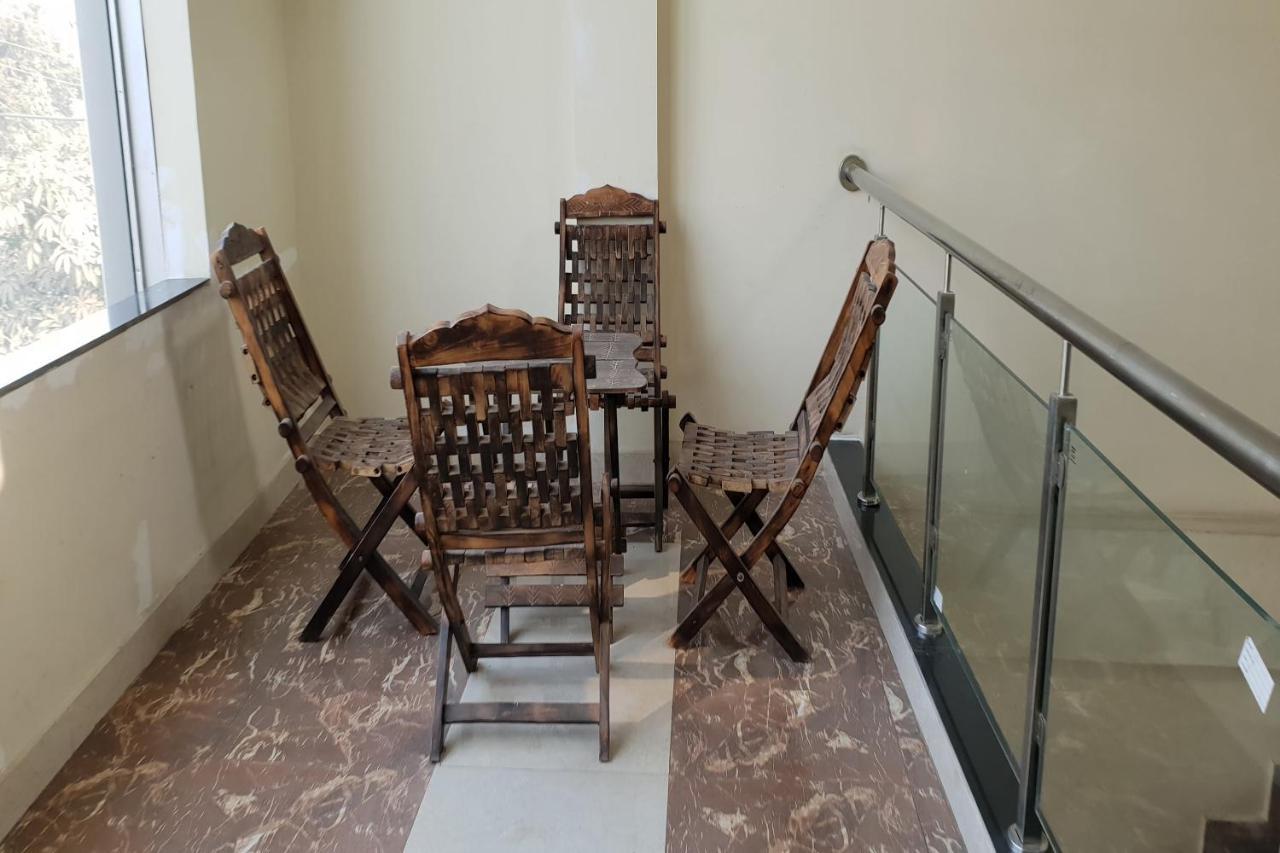 Oyo 27750 Bhagwati Residency Hotell Mirzāpur Exteriör bild