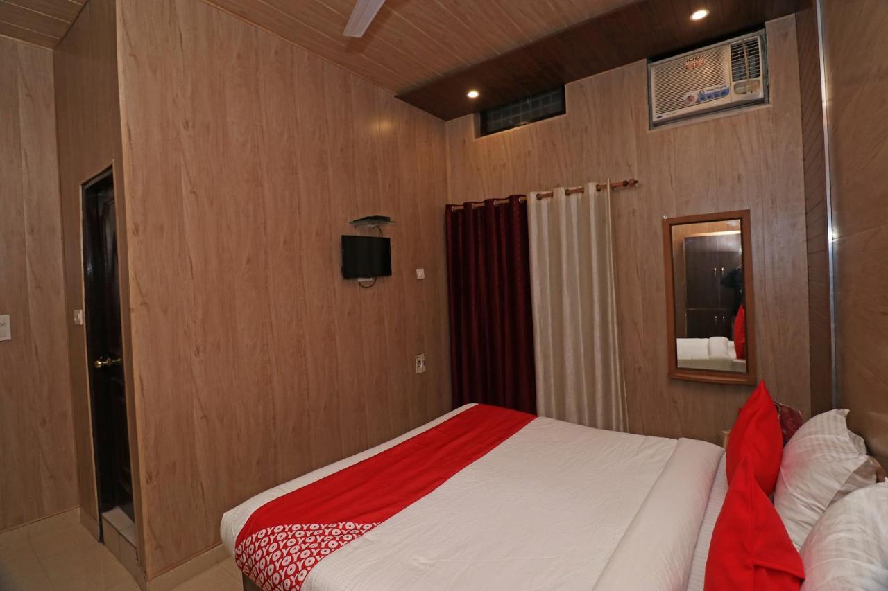 Oyo 27750 Bhagwati Residency Hotell Mirzāpur Exteriör bild
