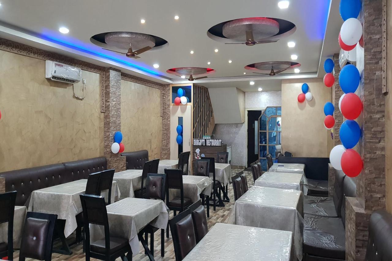 Oyo 27750 Bhagwati Residency Hotell Mirzāpur Exteriör bild