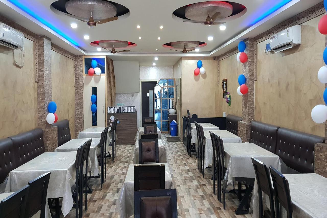 Oyo 27750 Bhagwati Residency Hotell Mirzāpur Exteriör bild