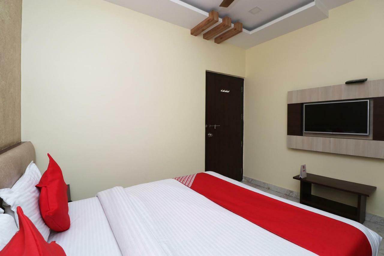 Oyo 27750 Bhagwati Residency Hotell Mirzāpur Exteriör bild