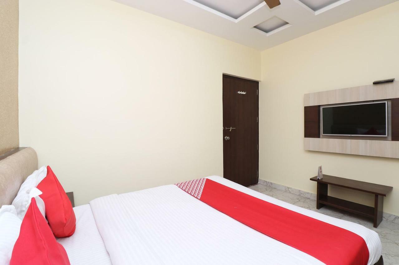 Oyo 27750 Bhagwati Residency Hotell Mirzāpur Exteriör bild