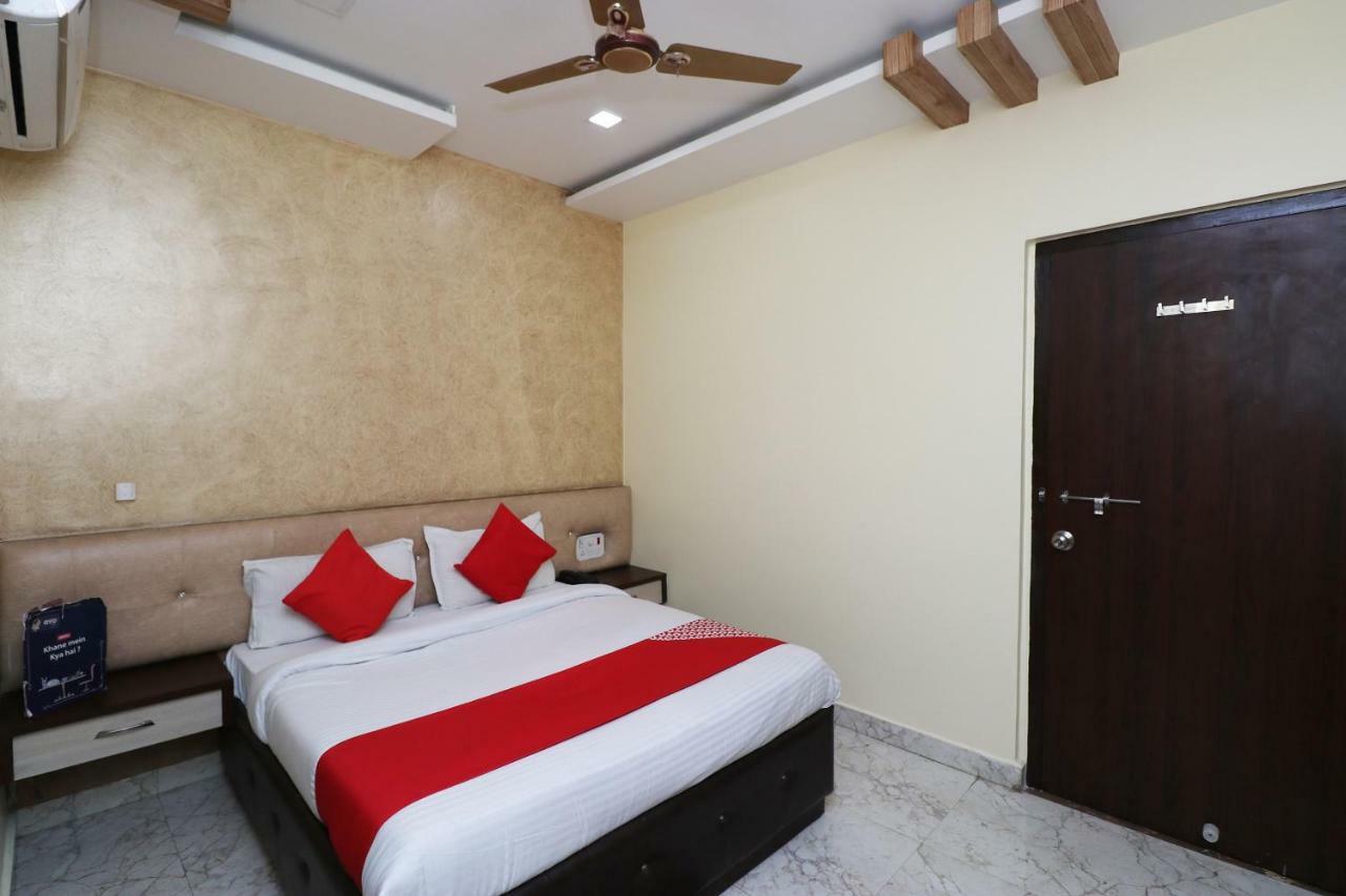 Oyo 27750 Bhagwati Residency Hotell Mirzāpur Exteriör bild